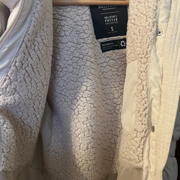 Hollister Cream Puffer Parka - Picture 4 of 16